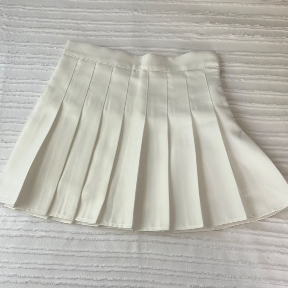Elegant White Pleated Skirt